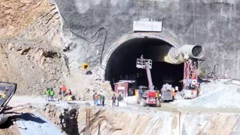 Uttarkashi tunnel rescue teams focusing on 5 plans to get 41 trapped workers out Uttarkashi tunnel rescue teams focusing on 5 plans to get 41 trapped workers out