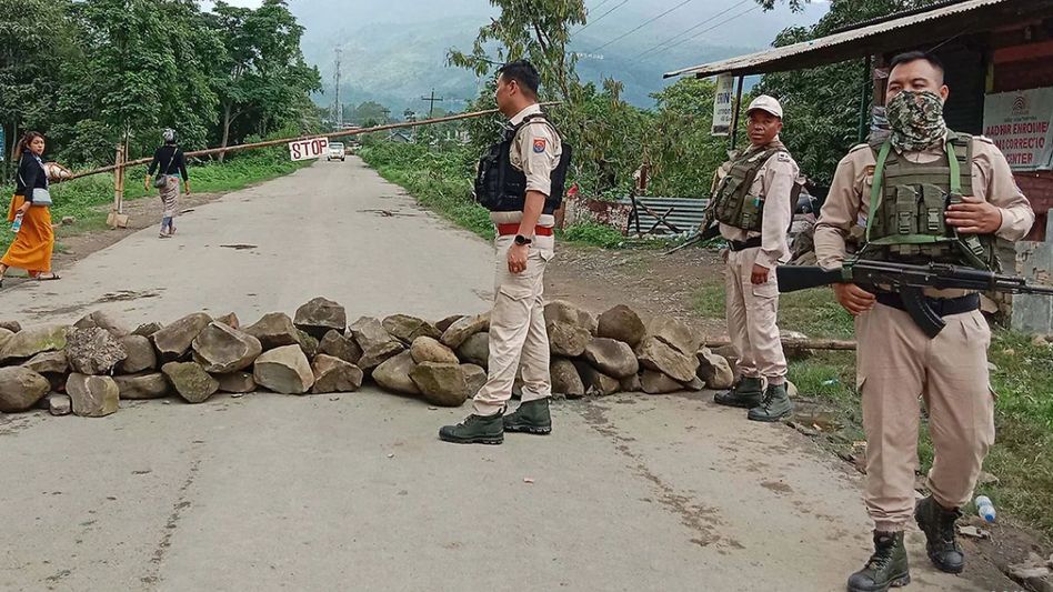 Manipur violence: Mob tries to gherao police office complex to get arms in Imphal Manipur violence: Mob tries to gherao police office complex to get arms in Imphal