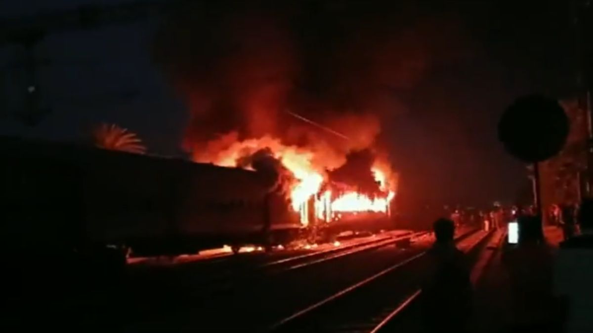 Massive fire breaks out in New Delhi-Darbhanga Express train