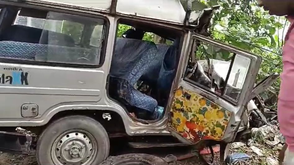 Tripura: 15 injured in head-on collision of bus and four-wheeler, rescue operation underway Tripura: 15 injured in head-on collision of bus and four-wheeler, rescue operation underway