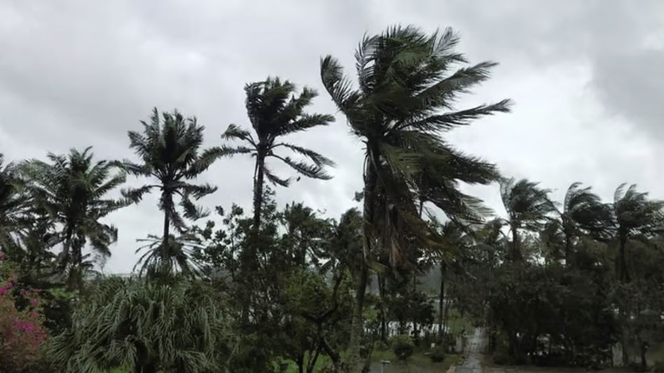 Cyclonic Storm “Midhili” crossing Bangladesh coast near Khepupara Cyclonic Storm “Midhili” crossing Bangladesh coast near Khepupara