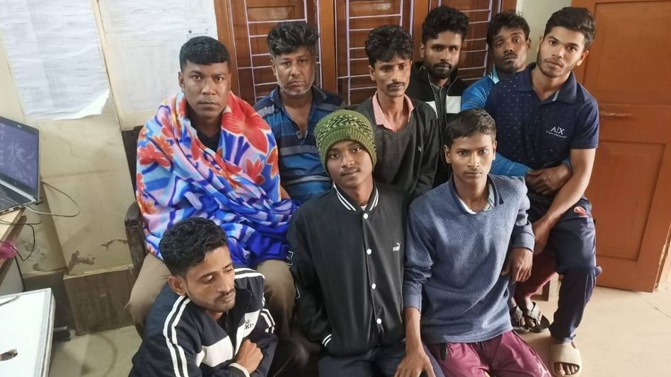 Tripura: 12 suspected Bangladeshi nationals held in Teliamura Tripura: 12 suspected Bangladeshi nationals held in Teliamura