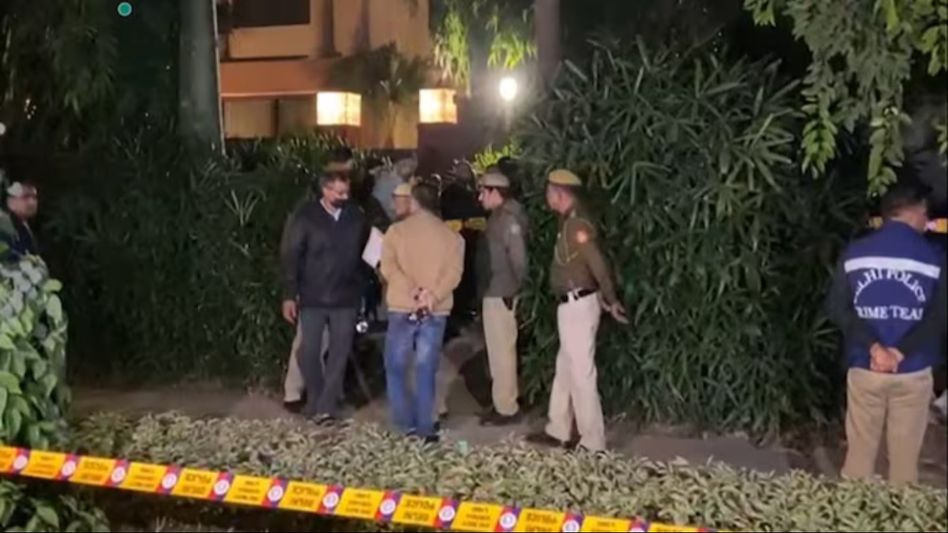 Suspects spotted on CCTV after blast near Israel Embassy, 'revenge' letter found: Sources Suspects spotted on CCTV after blast near Israel Embassy, 'revenge' letter found: Sources