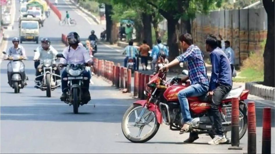 Assam: Female scooter rider snatches Uber driver's phone, unusual theft shocks residents Assam: Female scooter rider snatches Uber driver's phone, unusual theft shocks residents