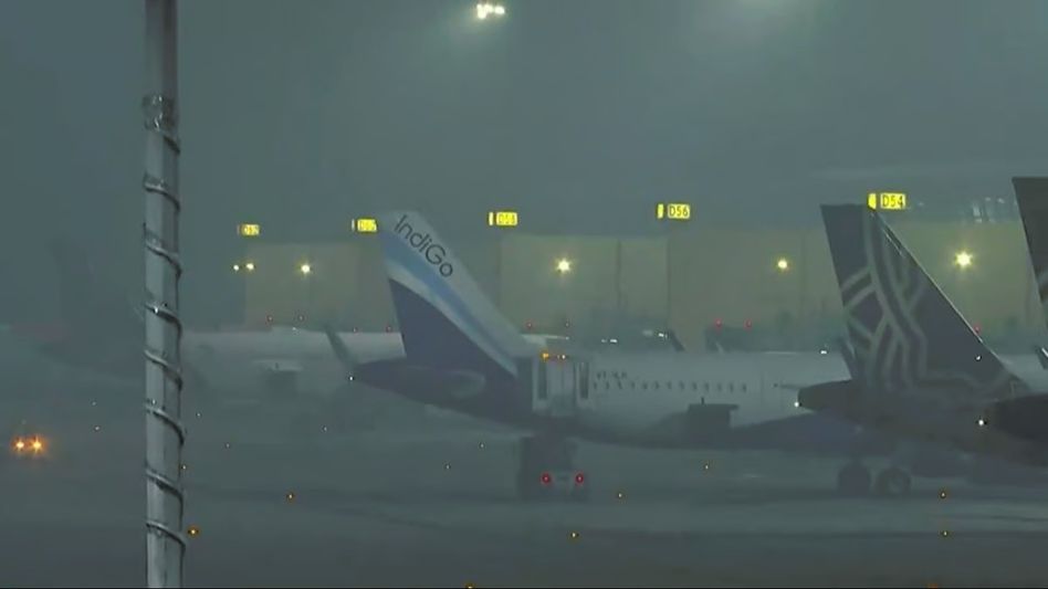Delhi Airport facing delays affecting 134 flights due to dense fog Delhi Airport facing delays affecting 134 flights due to dense fog