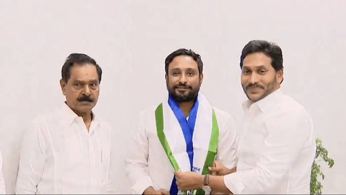 Andhra Pradesh: Former cricketer Ambati Rayudu joins YSR Congress party, welcomed by CM Reddy