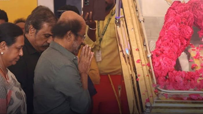 Rajnikant pays gets teary-eyed as he pays last respect to late Vijayakanth