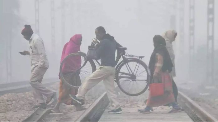 Severe Cold and Dense Fog Condition in Delhi-NCR Affect Train Services
