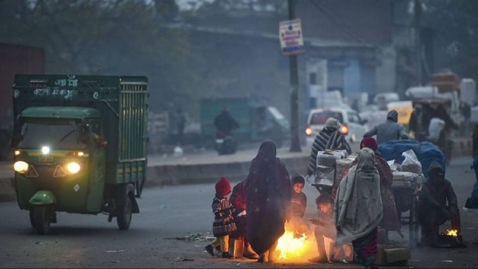 22 trains delayed as heavy fog and severe cold condition grips North India 22 trains delayed as heavy fog and severe cold condition grips North India