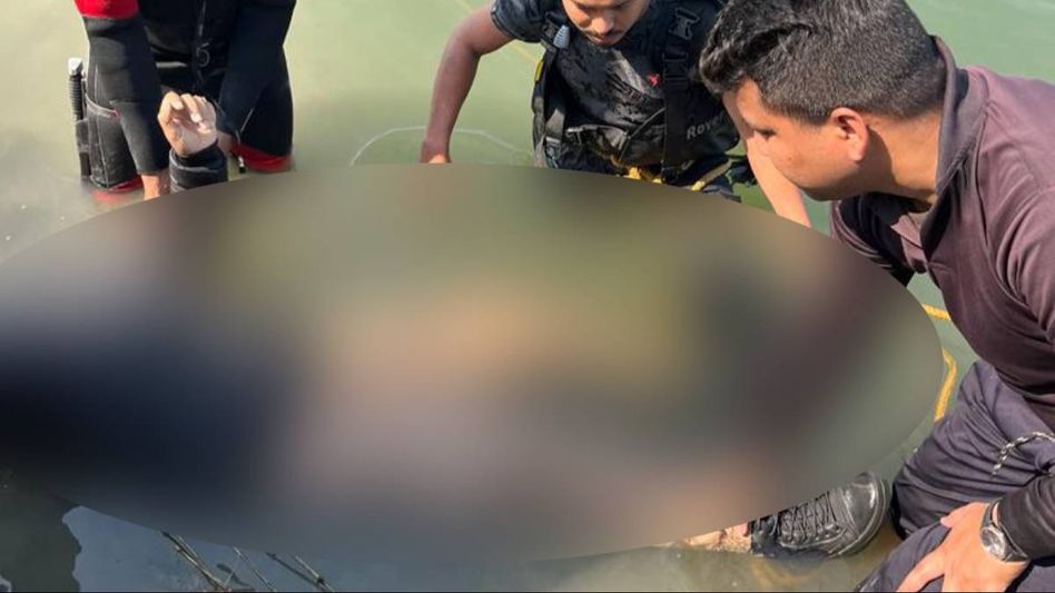 Assam: SDRF team recover cop's body from Brahmaputra river in South Salmara Mankachar Assam: SDRF team recover cop's body from Brahmaputra river in South Salmara Mankachar