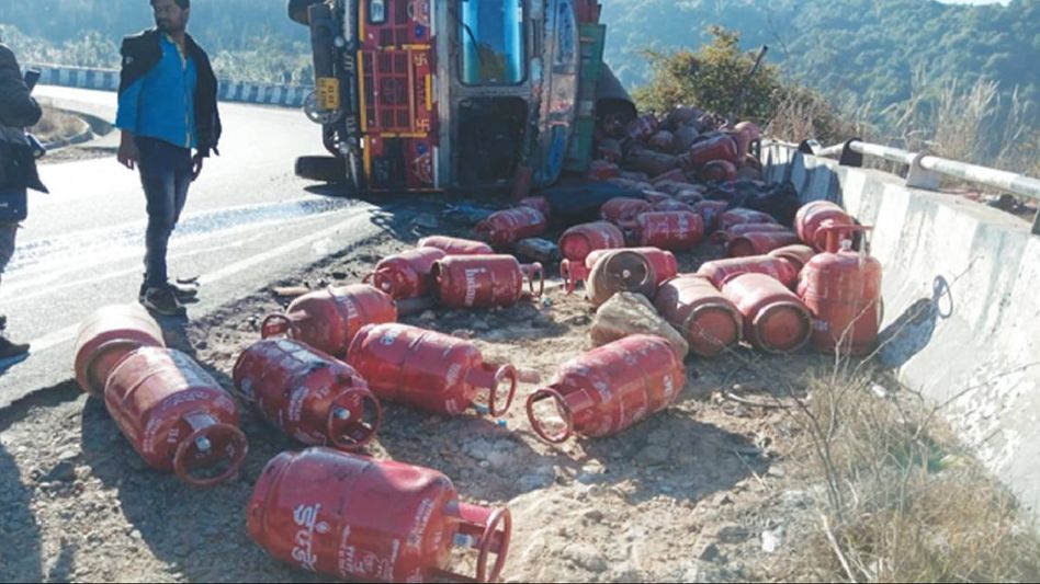 Assam: Second accident in 24 hours in Dergaon as truck carrying LPG cylinders overturn Assam: Second accident in 24 hours in Dergaon as truck carrying LPG cylinders overturn