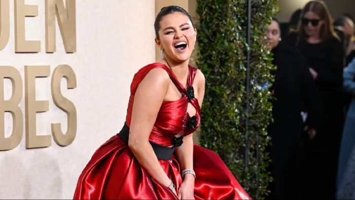 Selena Gomez Takes Break from Social Media After Golden Globes Appearance