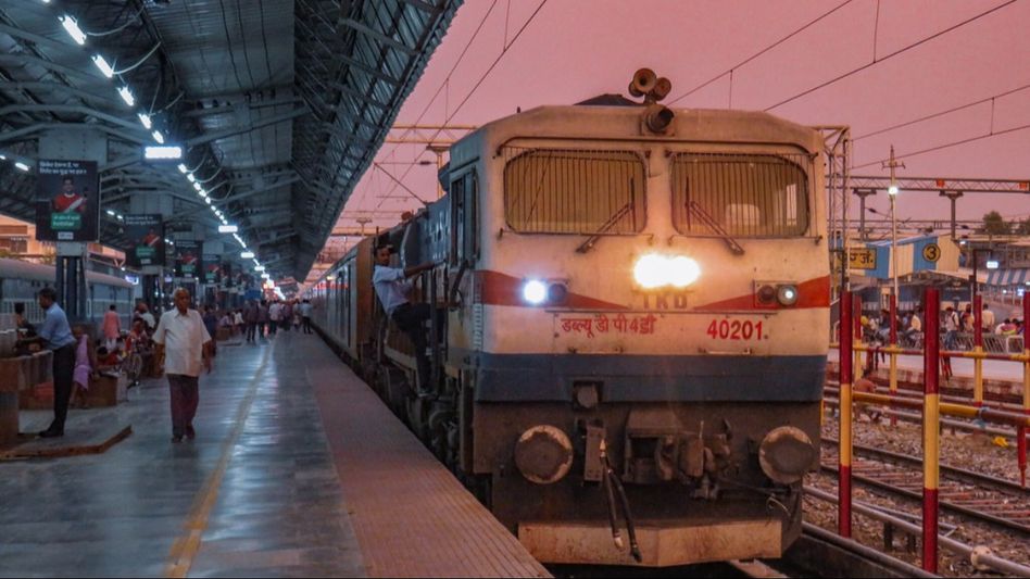 Dibrugarh Rajdhani Express among 24 trains to Delhi running late due to dense fog, here is the list Dibrugarh Rajdhani Express among 24 trains to Delhi running late due to dense fog, here is the list