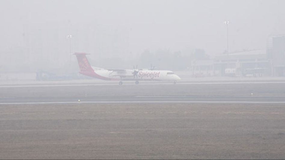 Thick fog blankets Delhi; airport area battling zero visibility Thick fog blankets Delhi; airport area battling zero visibility