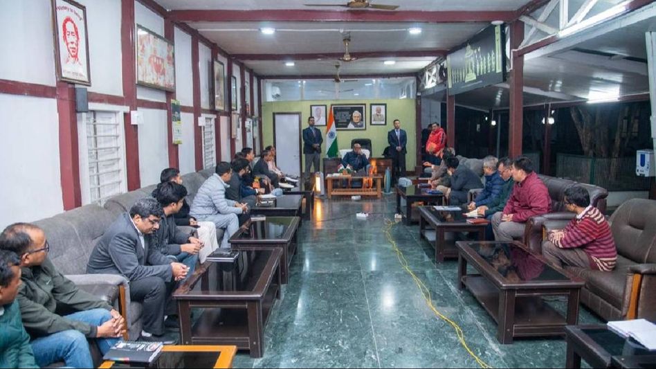 Manipur CM chairs high-level meeting to address Leimakhong oil spill crisis Manipur CM chairs high-level meeting to address Leimakhong oil spill crisis