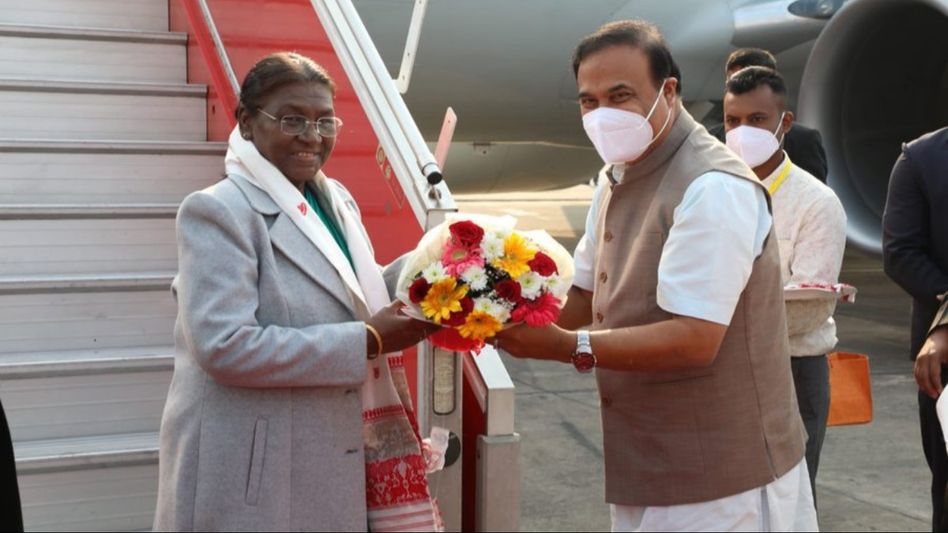 Assam CM Himanta Biswa Sarma welcomes President Droupadi Murmu at Guwahati Airport Assam CM Himanta Biswa Sarma welcomes President Droupadi Murmu at Guwahati Airport