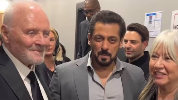 Salman Khan honoured at Joy awards, poses with Anthony Hopkins
