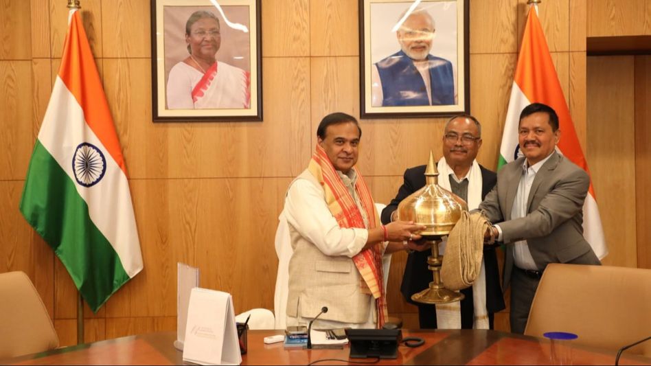 Assam CM Himanta Biswa Sarma holds meeting with 13-member delegation of ULFA pro-talks Assam CM Himanta Biswa Sarma holds meeting with 13-member delegation of ULFA pro-talks