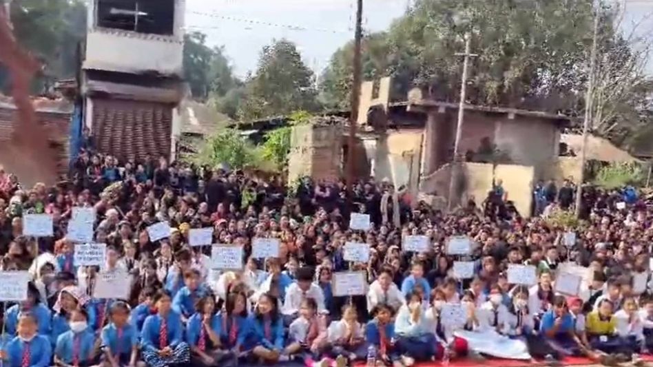 Manipur: Kuki-Zos hold major sit-in-protest demanding restoration of peace in Moreh Manipur: Kuki-Zos hold major sit-in-protest demanding restoration of peace in Moreh