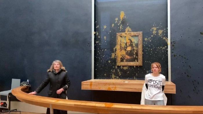Protesters splash soup on Mona Lisa in food security demonstration