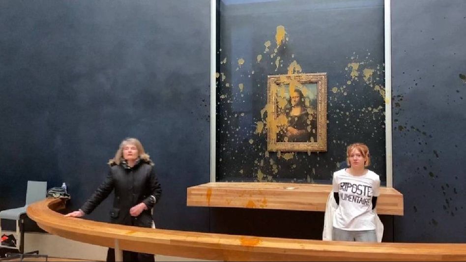 Protesters splash soup on Mona Lisa in food security demonstration Protesters splash soup on Mona Lisa in food security demonstration