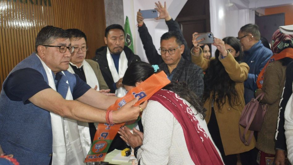 Sikkim BJP reviews organisational compositions, welcomes new members into its fold Sikkim BJP reviews organisational compositions, welcomes new members into its fold
