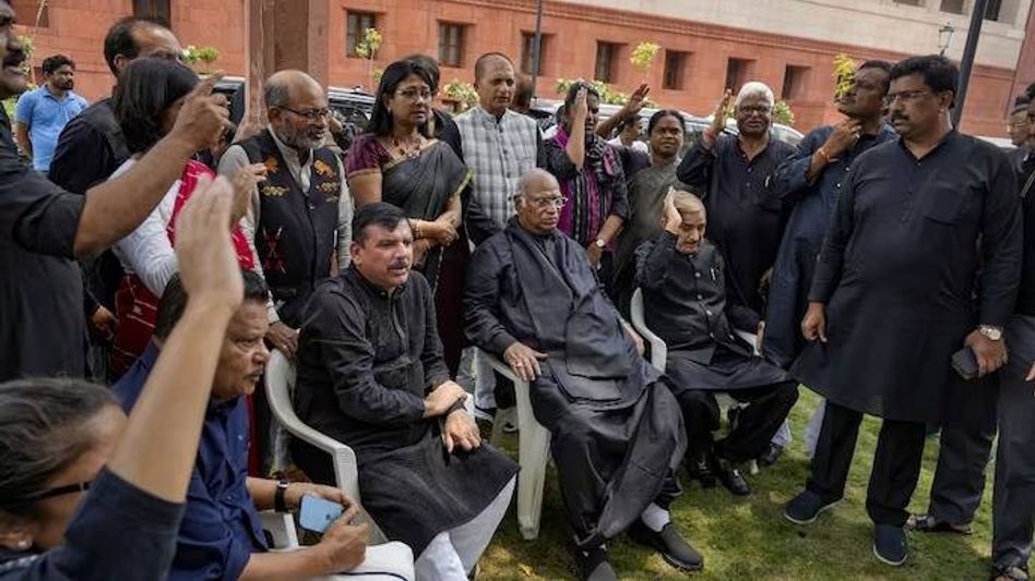 Union Minister says suspension of Opposition MPs to be revoked  Union Minister says suspension of Opposition MPs to be revoked