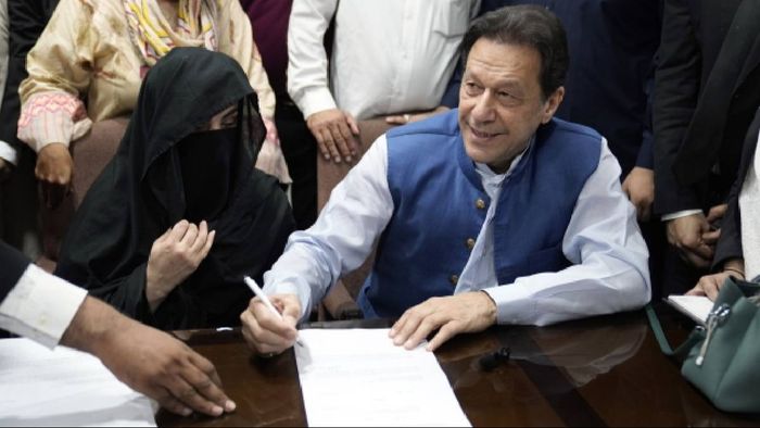 Pakistan: Imran Khan and Bushra Bibi sentenced to 7 years in jail over 'Un-Islamic Nikah' just days before elections