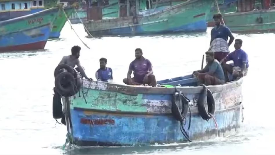 23 fishermen apprehended by Sri Lankan Navy, fishing boats seized 23 fishermen apprehended by Sri Lankan Navy, fishing boats seized