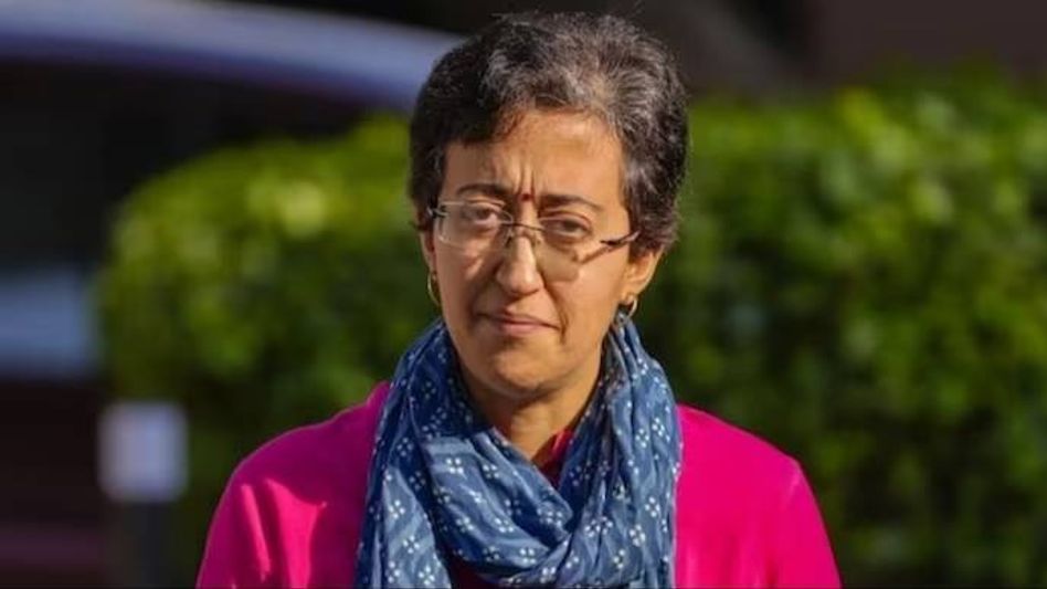 Police reach Delhi minister Atishi's house over 'poaching' claims Police reach Delhi minister Atishi's house over 'poaching' claims