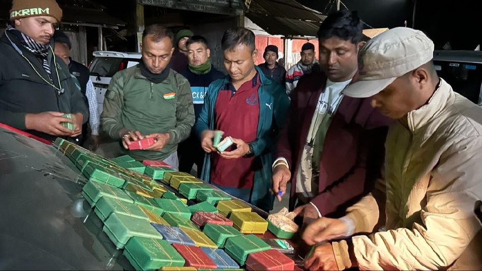 Assam: 612 gms of heroin seized in Karinganj during anti-narcotics operations, 2 apprehended Assam: 612 gms of heroin seized in Karinganj during anti-narcotics operations, 2 apprehended
