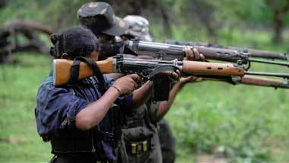 Chhattisgarh: Woman Naxalite carrying Rs 1 lakh reward surrenders in Dantewada Chhattisgarh: Woman Naxalite carrying Rs 1 lakh reward surrenders in Dantewada