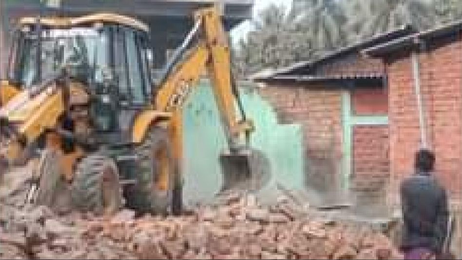 Assam: Authorities carry out eviction drive in Jagiroad, several areas cleared of encroachment Assam: Authorities carry out eviction drive in Jagiroad, several areas cleared of encroachment