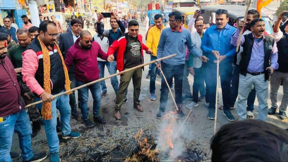 Assam: BJP's OBC morcha burns Congress leader Rahul Gandhi's effigy in Dhubri Assam: BJP's OBC morcha burns Congress leader Rahul Gandhi's effigy in Dhubri