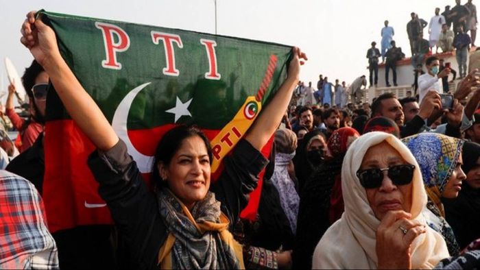 Pakistan: PTI-backed independents lead amid delayed election results