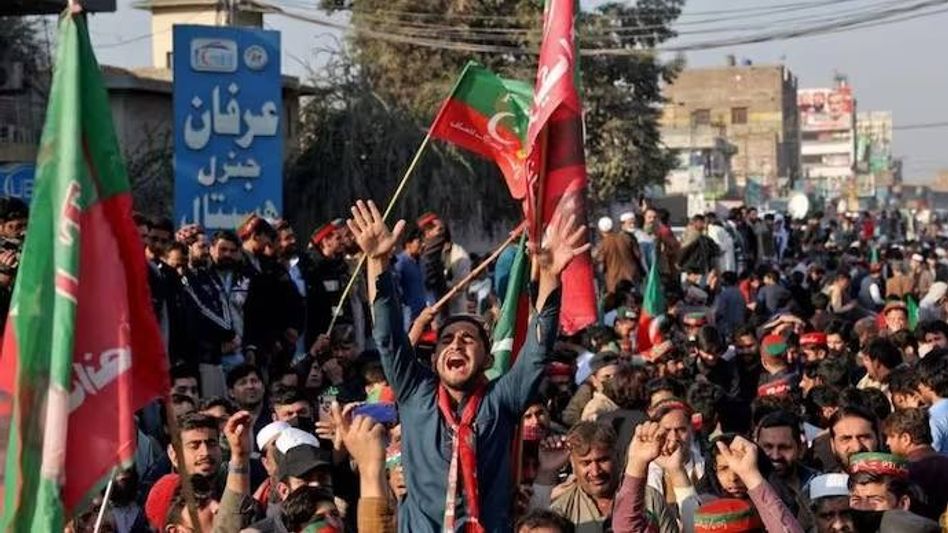 Pakistan polls: Vote counting ends, Imran Khan's PTI backed independents in lead Pakistan polls: Vote counting ends, Imran Khan's PTI backed independents in lead