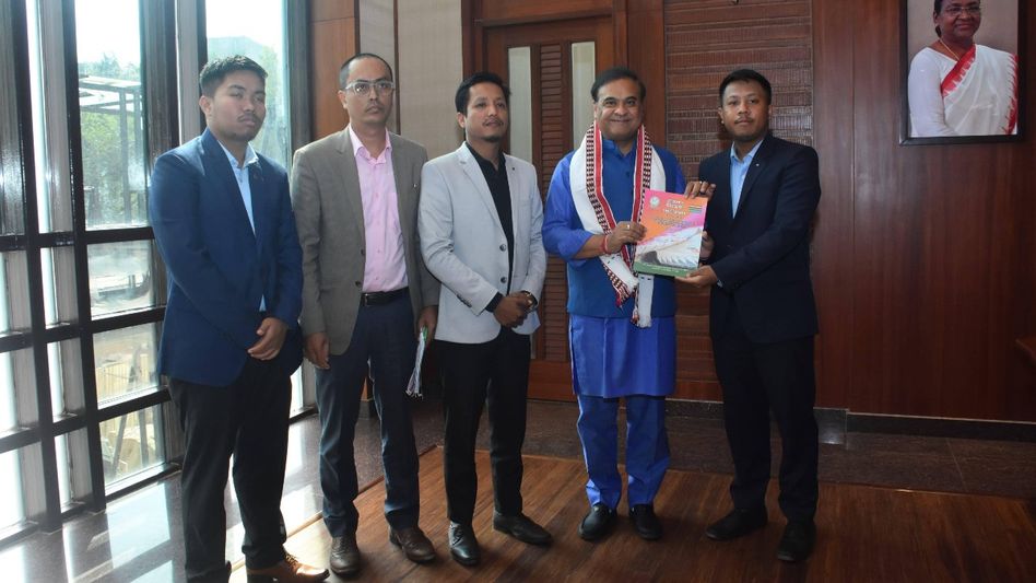 Assam: Manipuri students meet CM, seek inclusion of Meiteilon as an official languages Assam: Manipuri students meet CM, seek inclusion of Meiteilon as an official languages