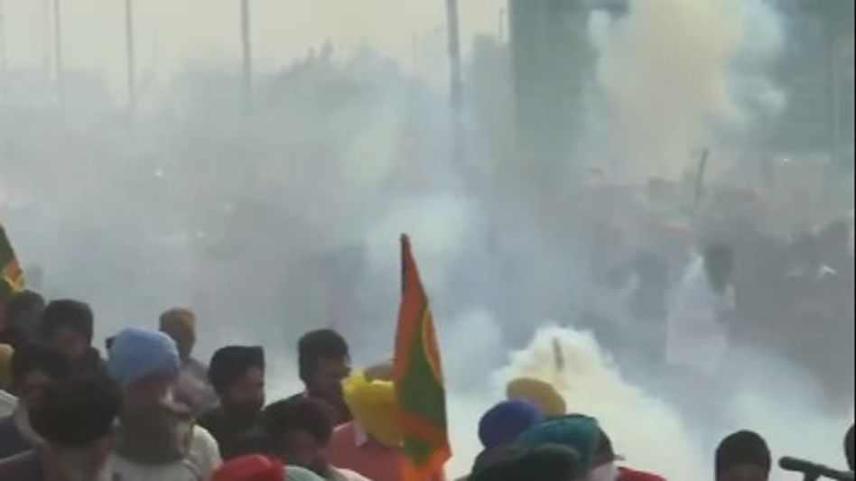 Tear gas fired at farmers amidst ‘Delhi Chalo’ protests Tear gas fired at farmers amidst ‘Delhi Chalo’ protests