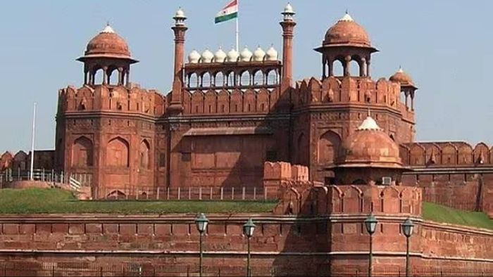 Delhi's red fort temporarily closed amid heightened security due to farmers' protest