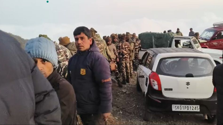Sikkim: One dead, several injured as vehicle falls into gorge due to excess fog Sikkim: One dead, several injured as vehicle falls into gorge due to excess fog