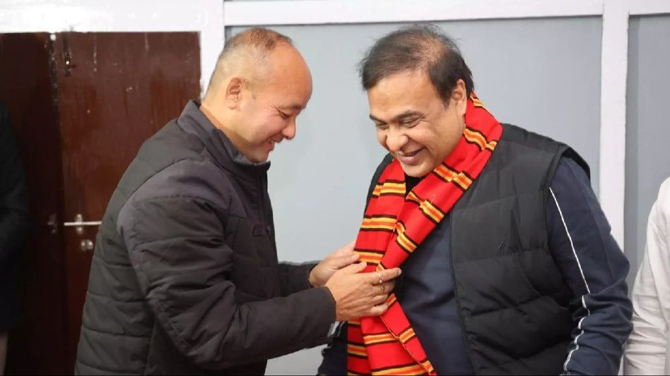 Assam: Congress expels Golaghat district president after his pic with Himanta Biswa Sarma goes viral Assam: Congress expels Golaghat district president after his pic with Himanta Biswa Sarma goes viral