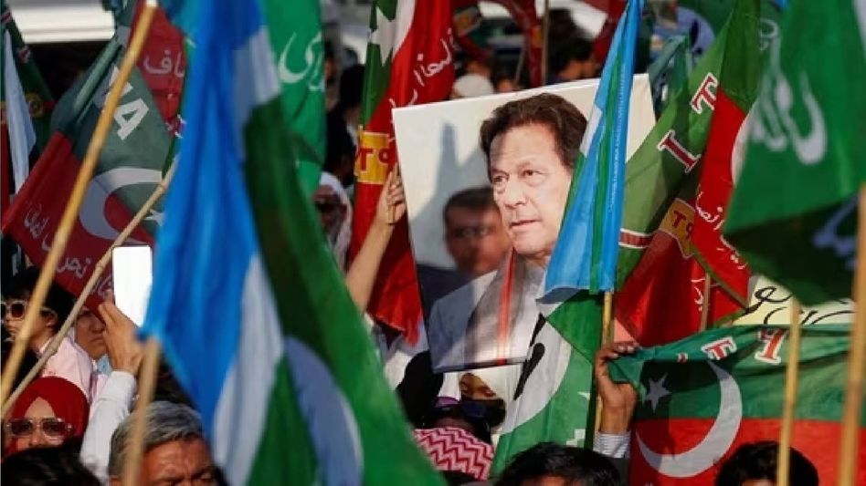 Pakistan: Imran Khan's PTI decides to sit in opposition, alleges election rigging Pakistan: Imran Khan's PTI decides to sit in opposition, alleges election rigging