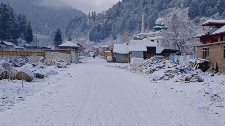 Gurez Valley in Kashmir witnesses fresh snowfall Gurez Valley in Kashmir witnesses fresh snowfall