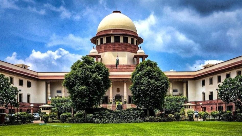 SC halts Lok Sabha Secretariat's notice to Bengal officials over BJP MP's complaint SC halts Lok Sabha Secretariat's notice to Bengal officials over BJP MP's complaint