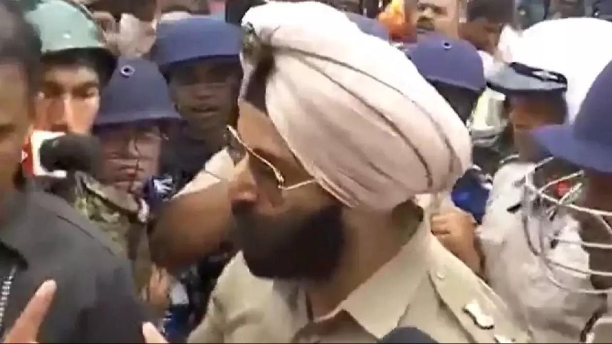 West Bengal police to take stern action against opposition leader for calling Sikh officer "Khalistani" West Bengal police to take stern action against opposition leader for calling Sikh officer "Khalistani"