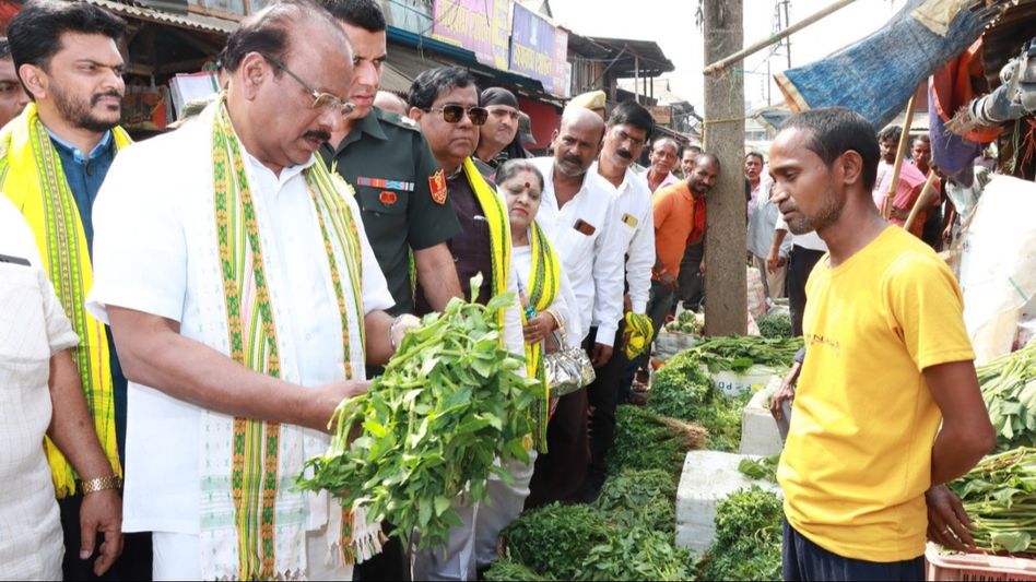 Tripura Governor marvels at diverse culinary delights during visit of state’s largest market Tripura Governor marvels at diverse culinary delights during visit of state’s largest market