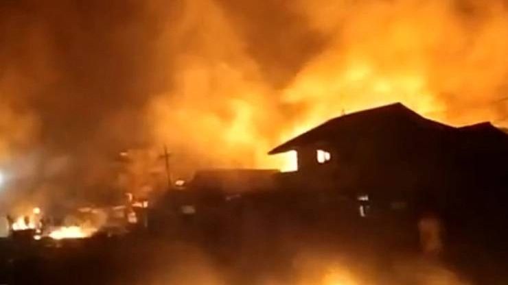Mizoram: Fire erupts at Myanmar refugees' camp, none hurt Mizoram: Fire erupts at Myanmar refugees' camp, none hurt