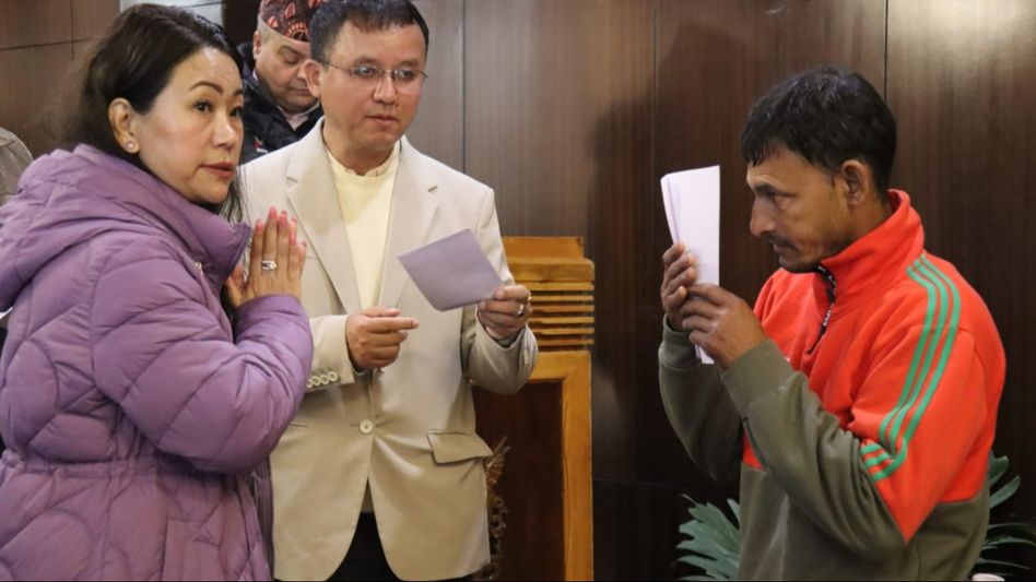 Sikkim CM's wife distributes cheques for medical assistance and grants at Samman Bhawan Sikkim CM's wife distributes cheques for medical assistance and grants at Samman Bhawan