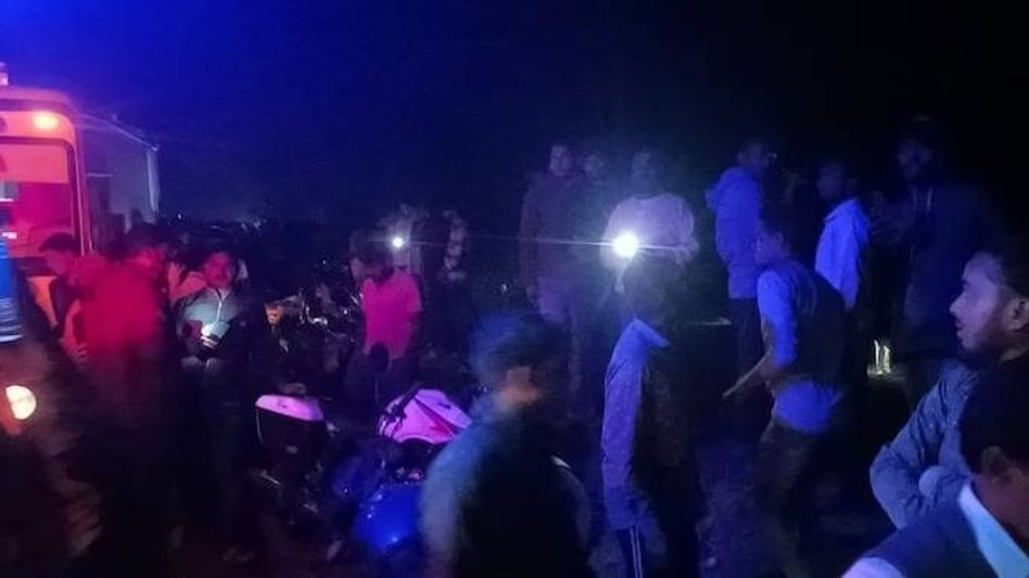 Jharkhand: Train runs over 12 people in Jamtara, two dead Jharkhand: Train runs over 12 people in Jamtara, two dead
