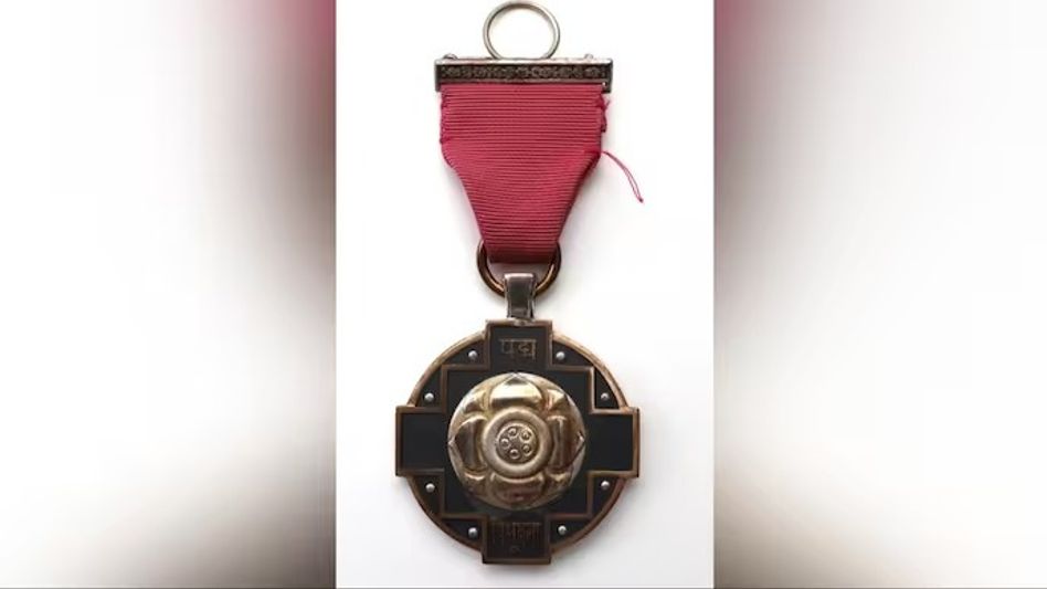 Delhi: Five arrested for theft of Padma Bhushan medal Delhi: Five arrested for theft of Padma Bhushan medal